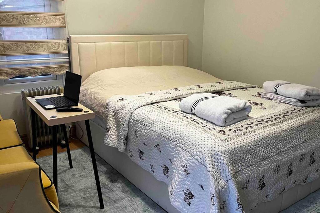 Charming Private Guest House Енфийлд Екстериор снимка
