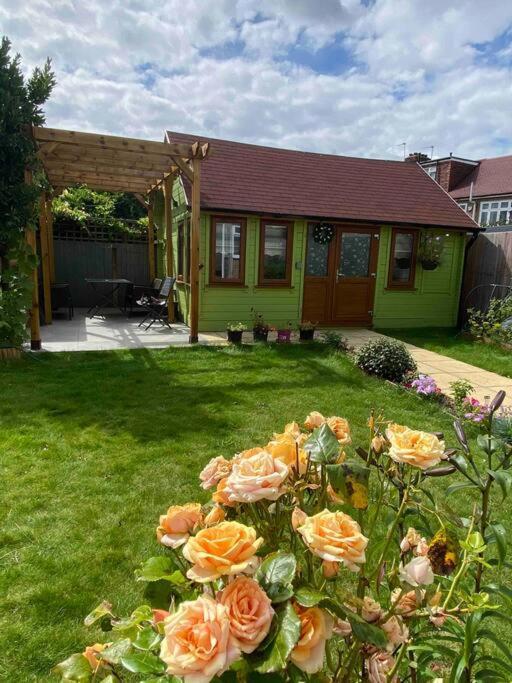 Charming Private Guest House Енфийлд Екстериор снимка